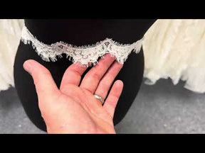 Elfenbeinfarbene Chantilly-Spitzenborte mit Kordel – Ritonella
