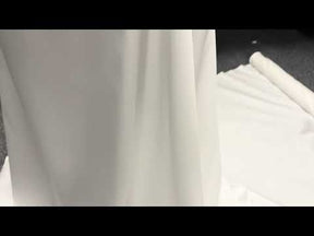 Blass elfenbeinfarbenes, weiches Mikado aus Seidenmischung – P608