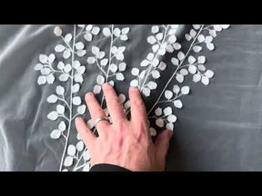 Elfenbeinfarbene bestickte Spitze – EB5007