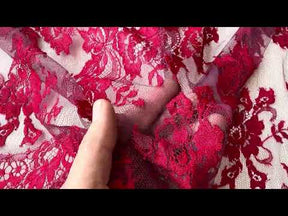 Rot auf Lila Chantilly-Spitze - P188