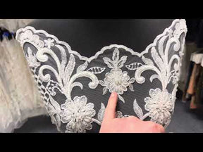 Elfenbeinfarbene, perlenbesetzte Gitterspitze - Zorb 