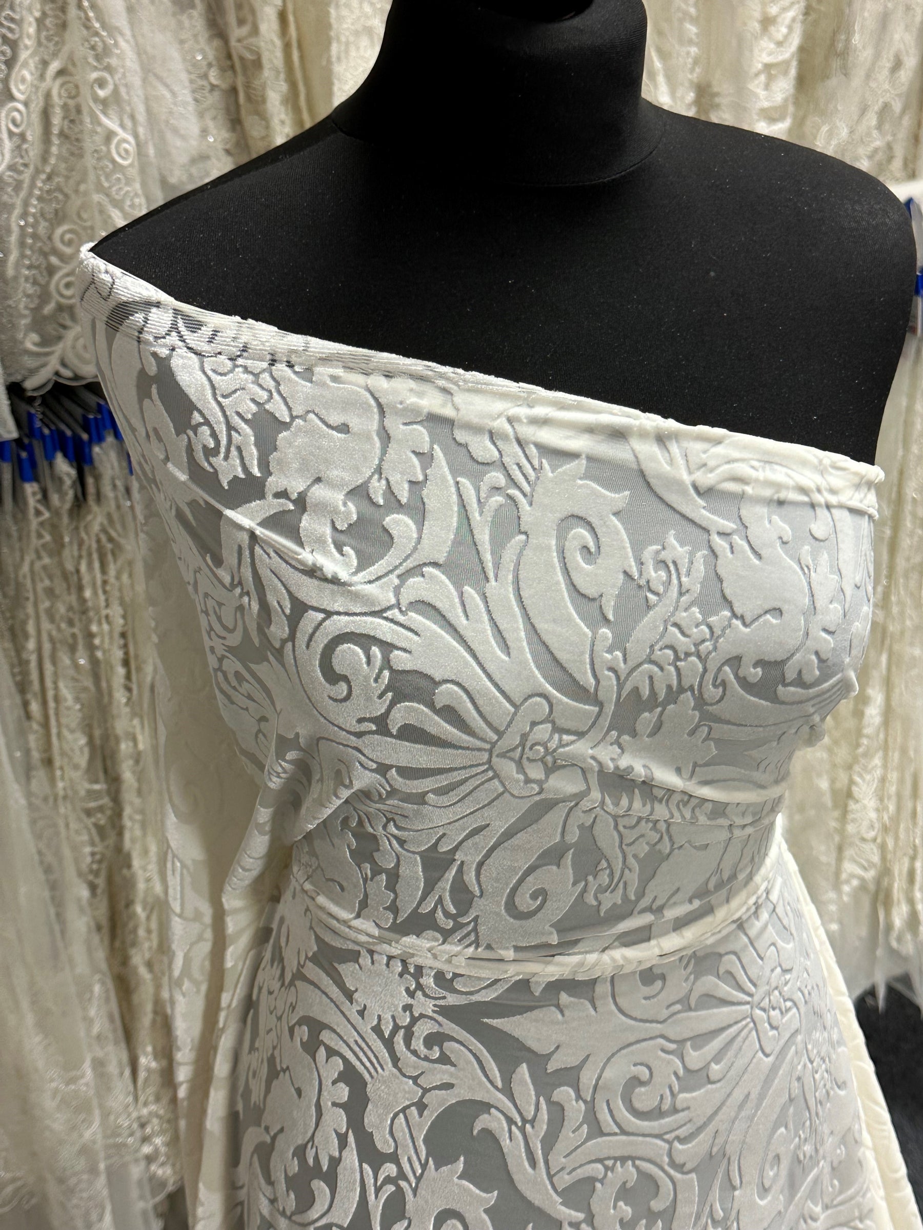 Elfenbeinfarbener Samt-Ausbrenner - Zellstoff