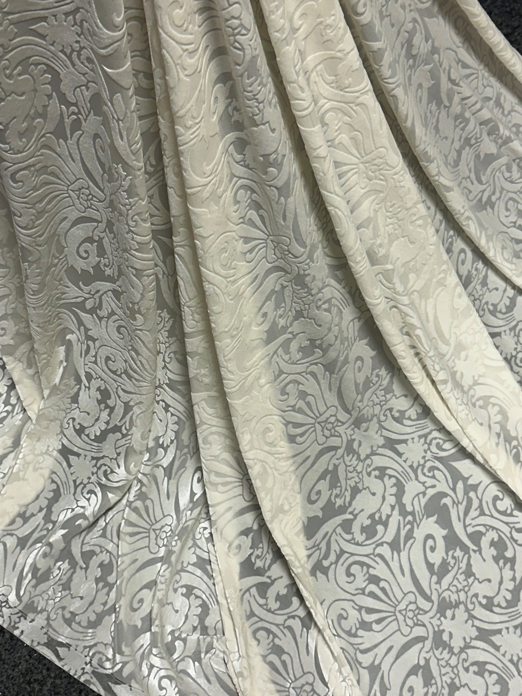 Elfenbeinfarbener Samt-Ausbrenner - Zellstoff