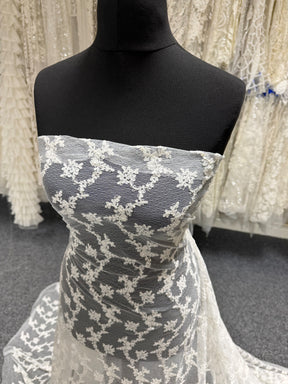 Elfenbeinfarbene französische Stickspitze - Remington