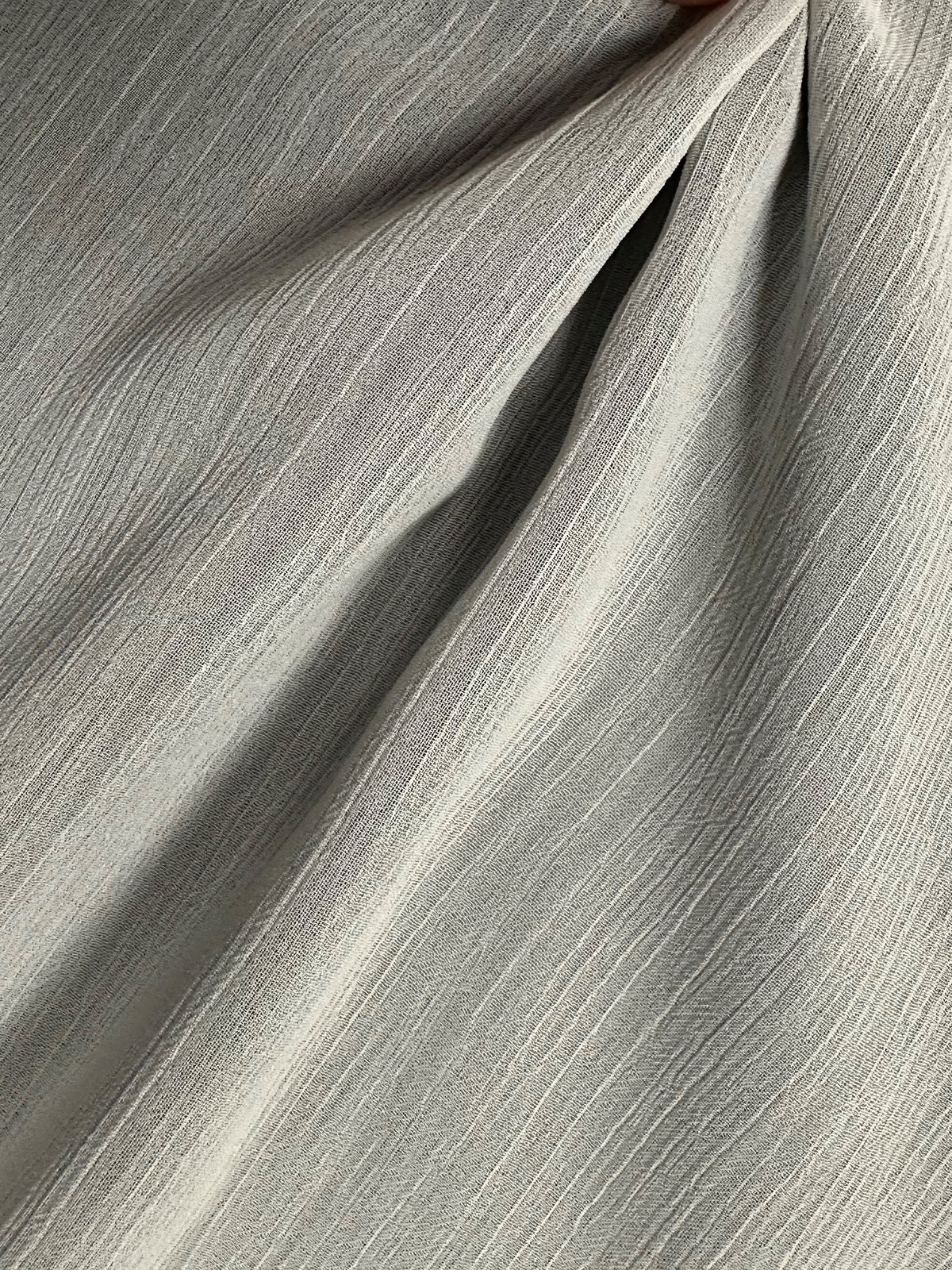 Elfenbeinfarbener, gekräuselter Chiffon aus recyceltem Polyester – Rekindle