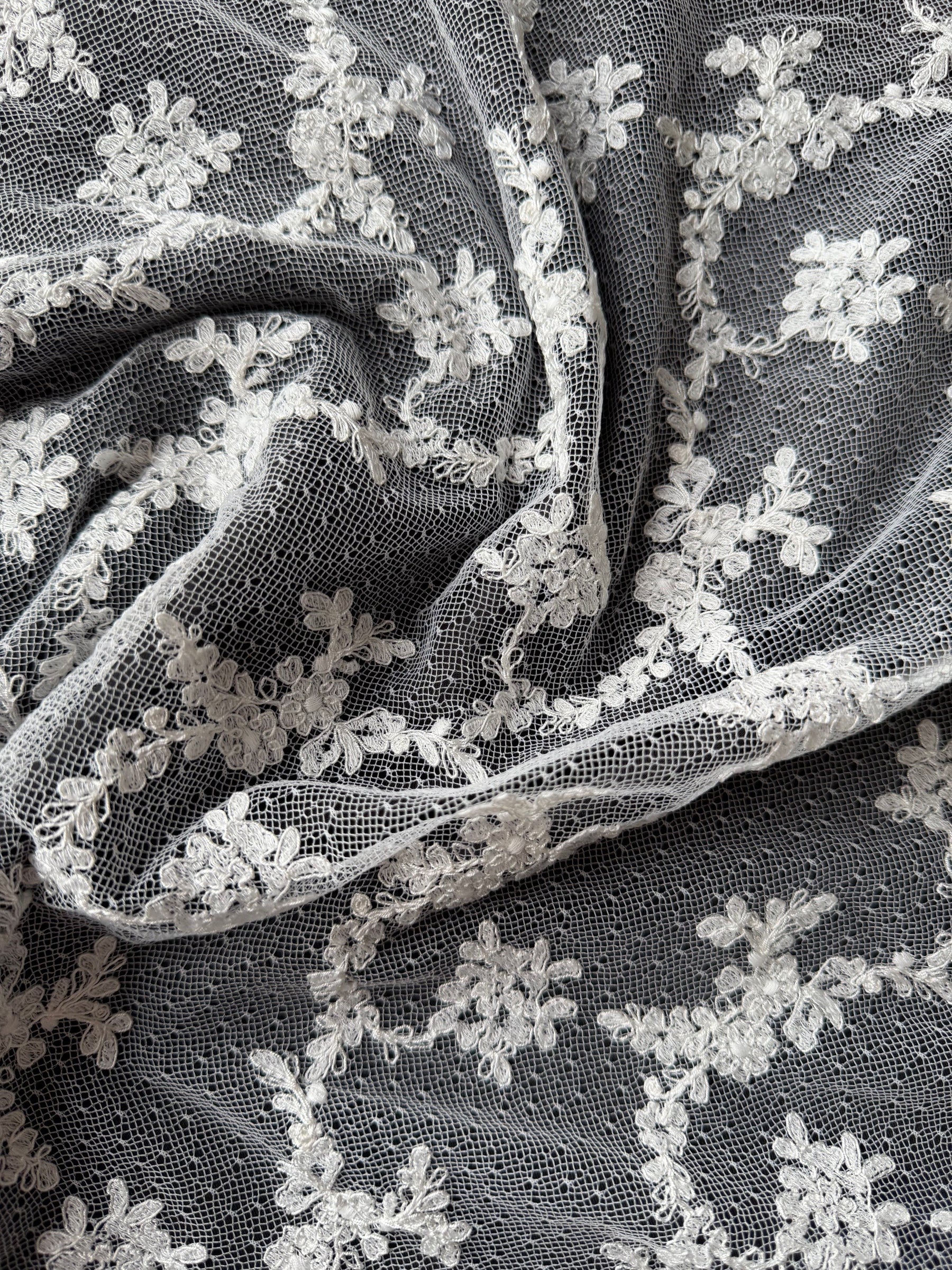 Elfenbeinfarbene französische Stickspitze - Remington