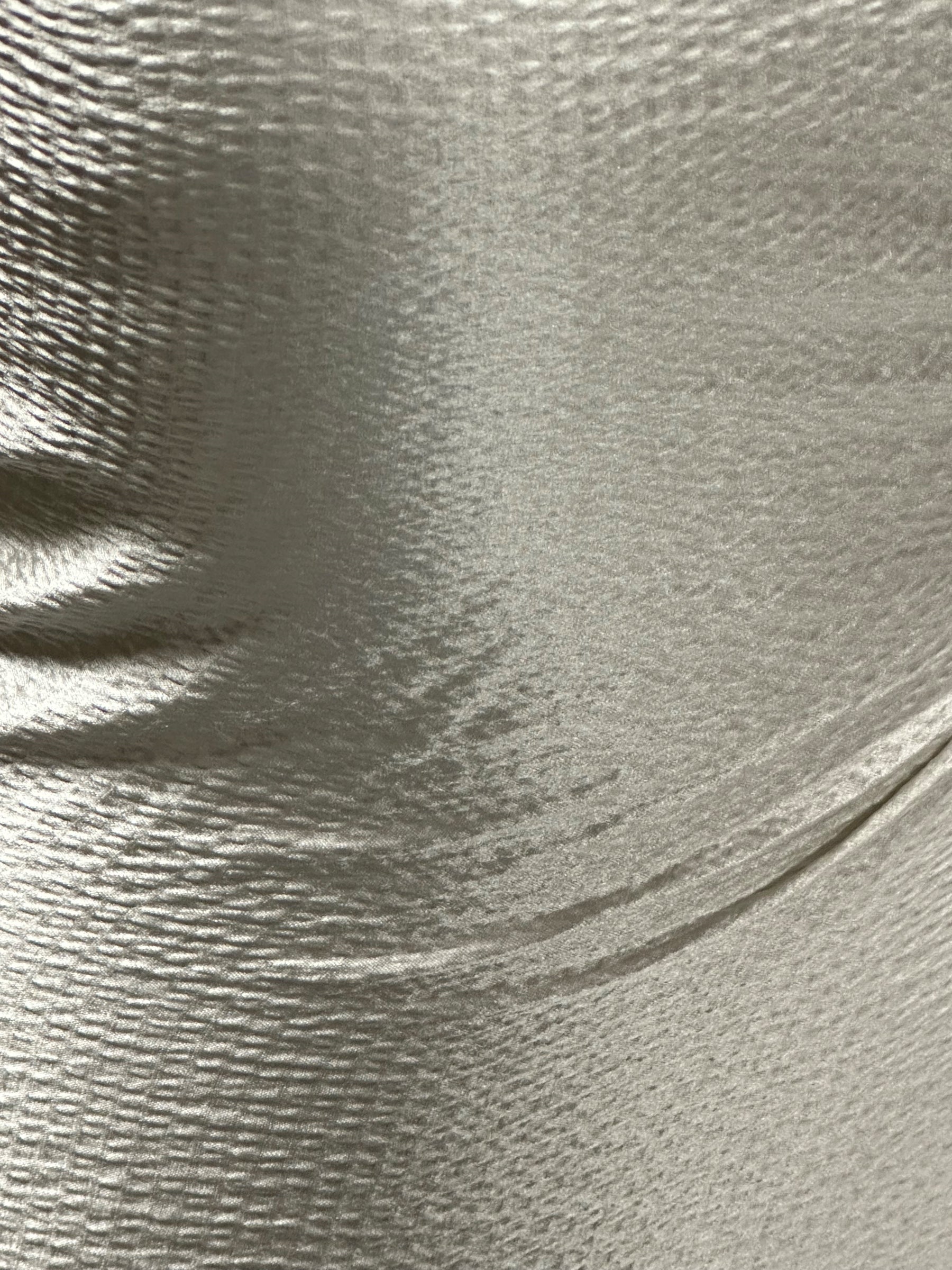 Elfenbeinfarbener Seiden-Hammersatin – St. Maxime