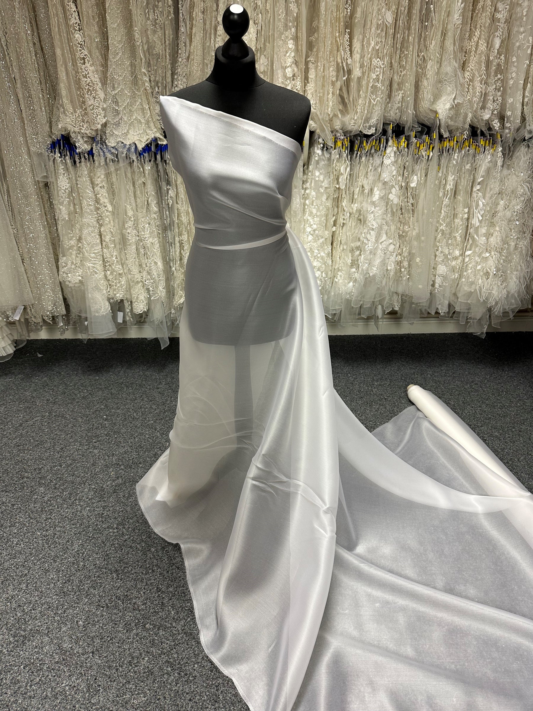 Weißer Seidensatin-Organza - P771