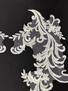 Elfenbeinfarbene bestickte Spitzenapplikationen – Dunkel