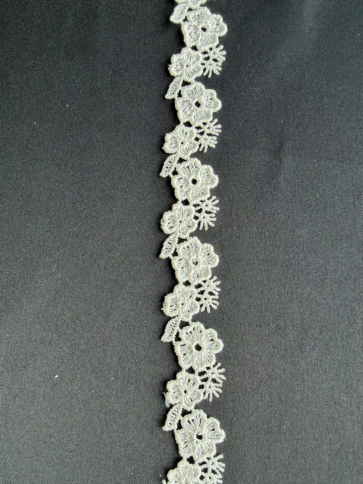 Ivory Guipure Lace Trim - T711
