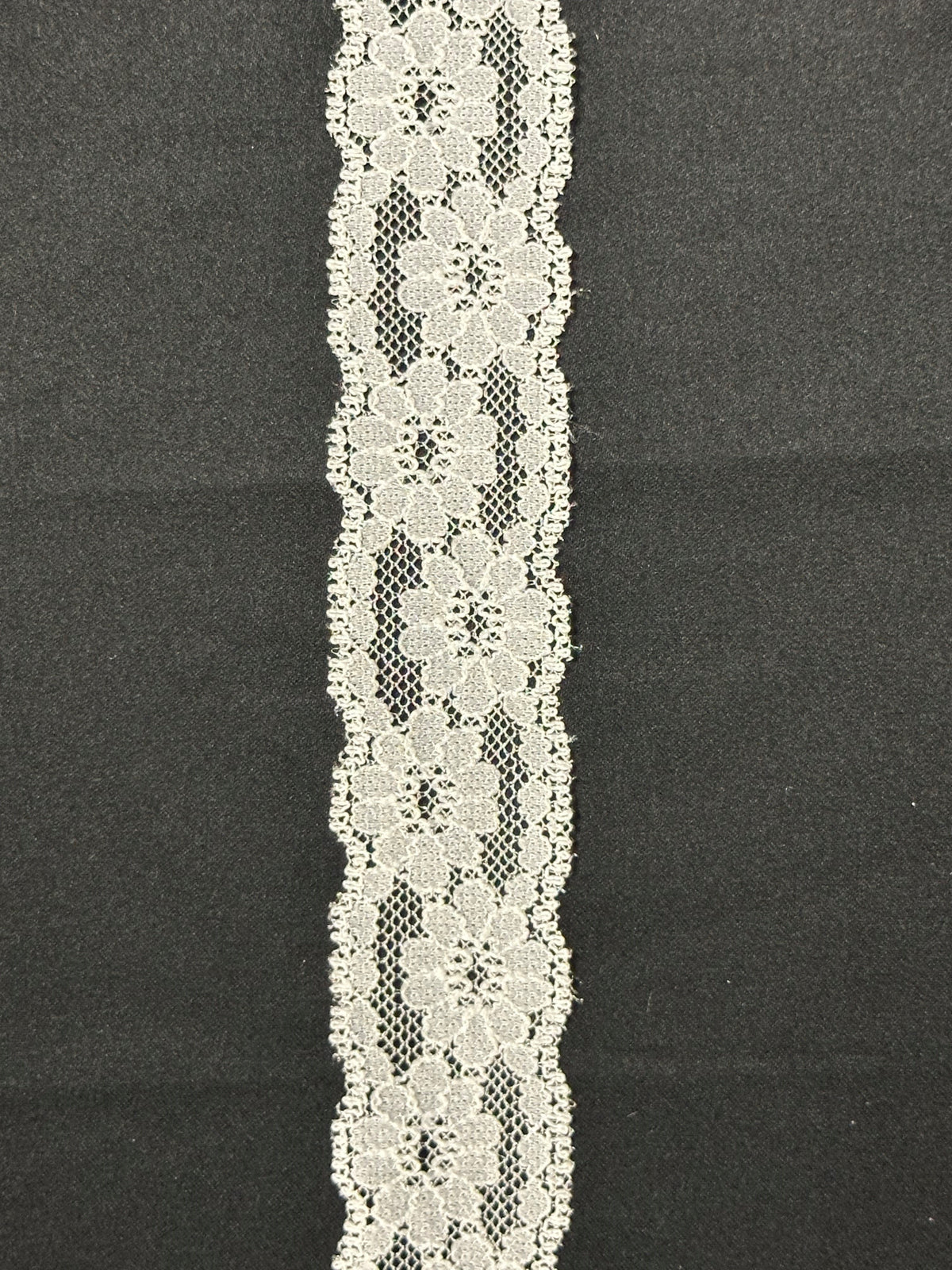 Elfenbeinfarbene Spitzenborte - T 738 (CF)
