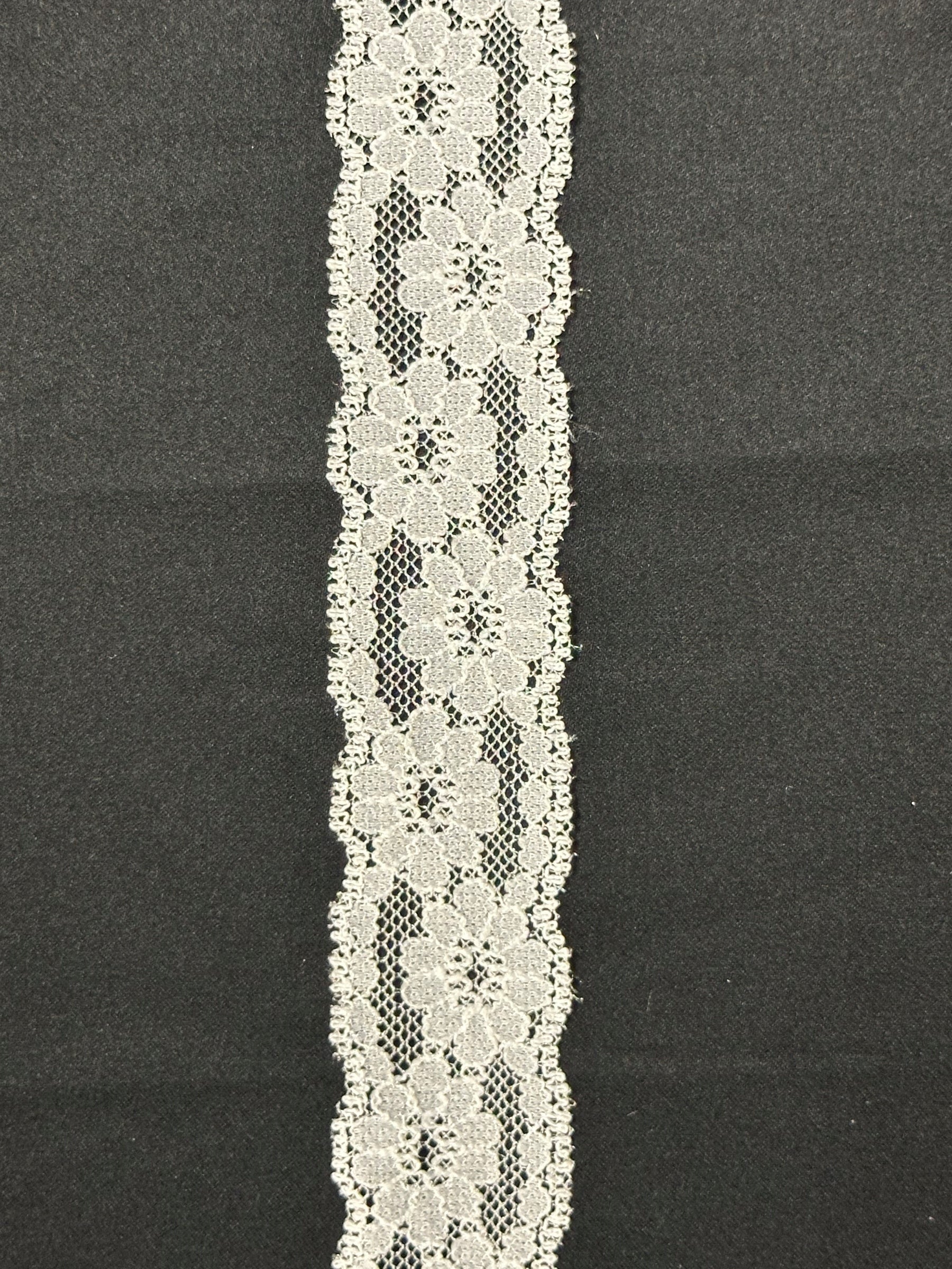 Elfenbeinfarbene Spitzenborte - T 738 (CF)