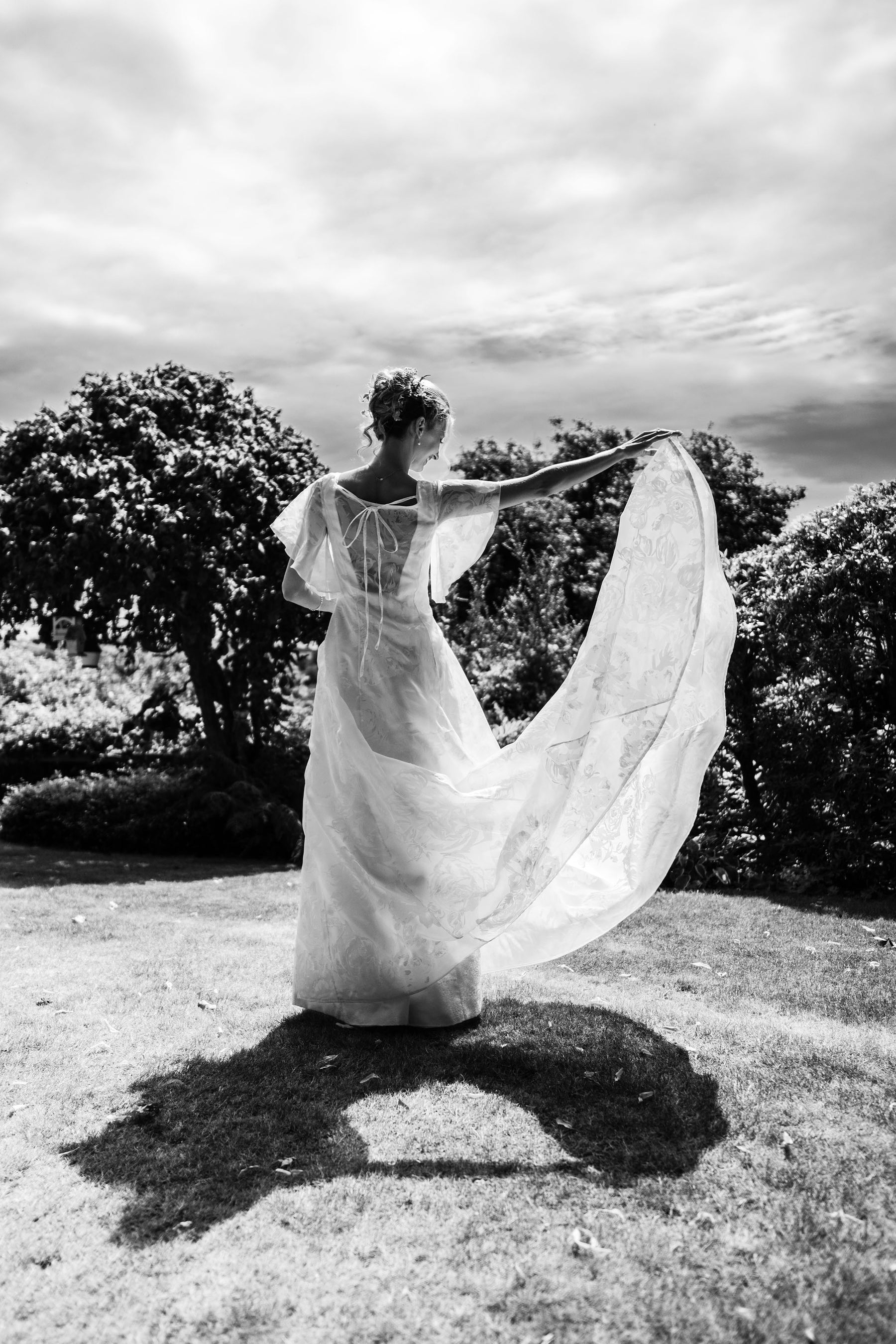 Elfenbeinfarbener, bedruckter Organza-Satin – Volta