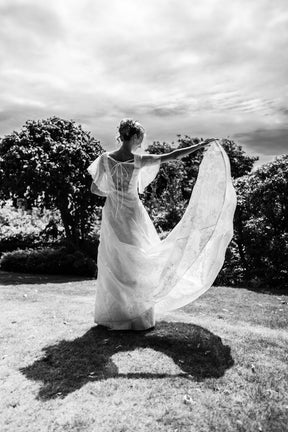 Elfenbeinfarbener, bedruckter Organza-Satin – Volta