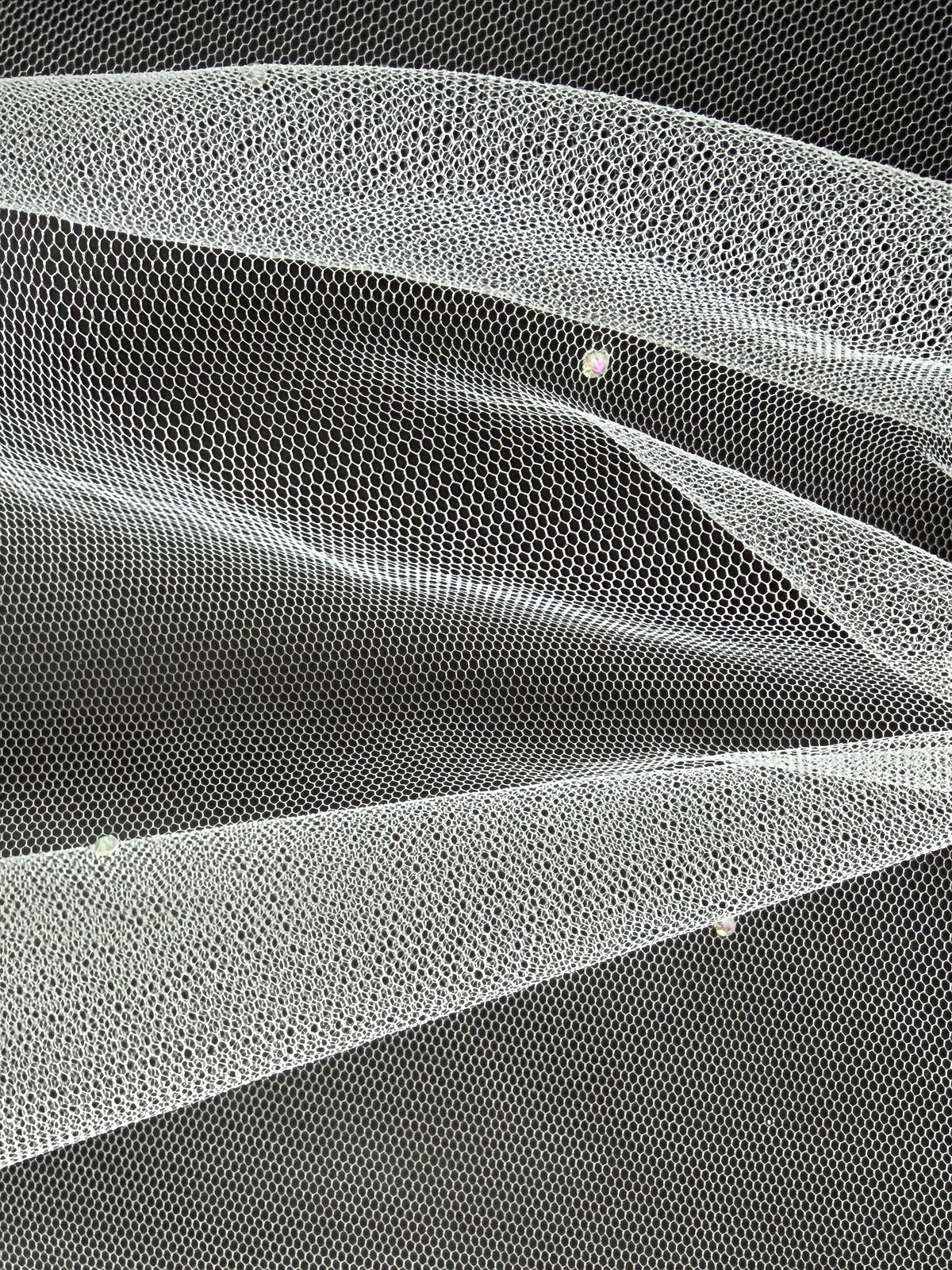 Weißer, mit Strasssteinen besetzter Tüll - Crystal Victoria (CF)