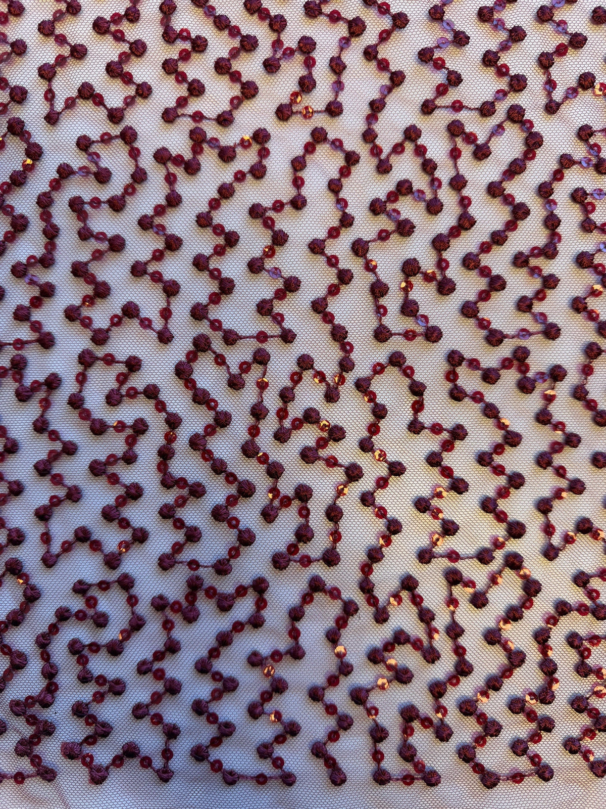 Weinrote Paillettenstickerei-Spitze - EB3029