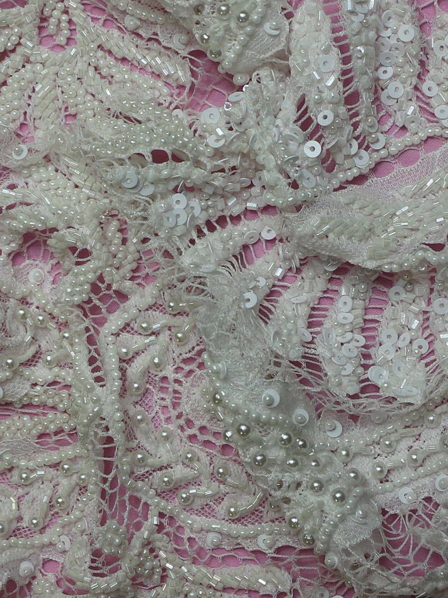 Elfenbeinfarbene Raschelspitze mit Perlen – Delia