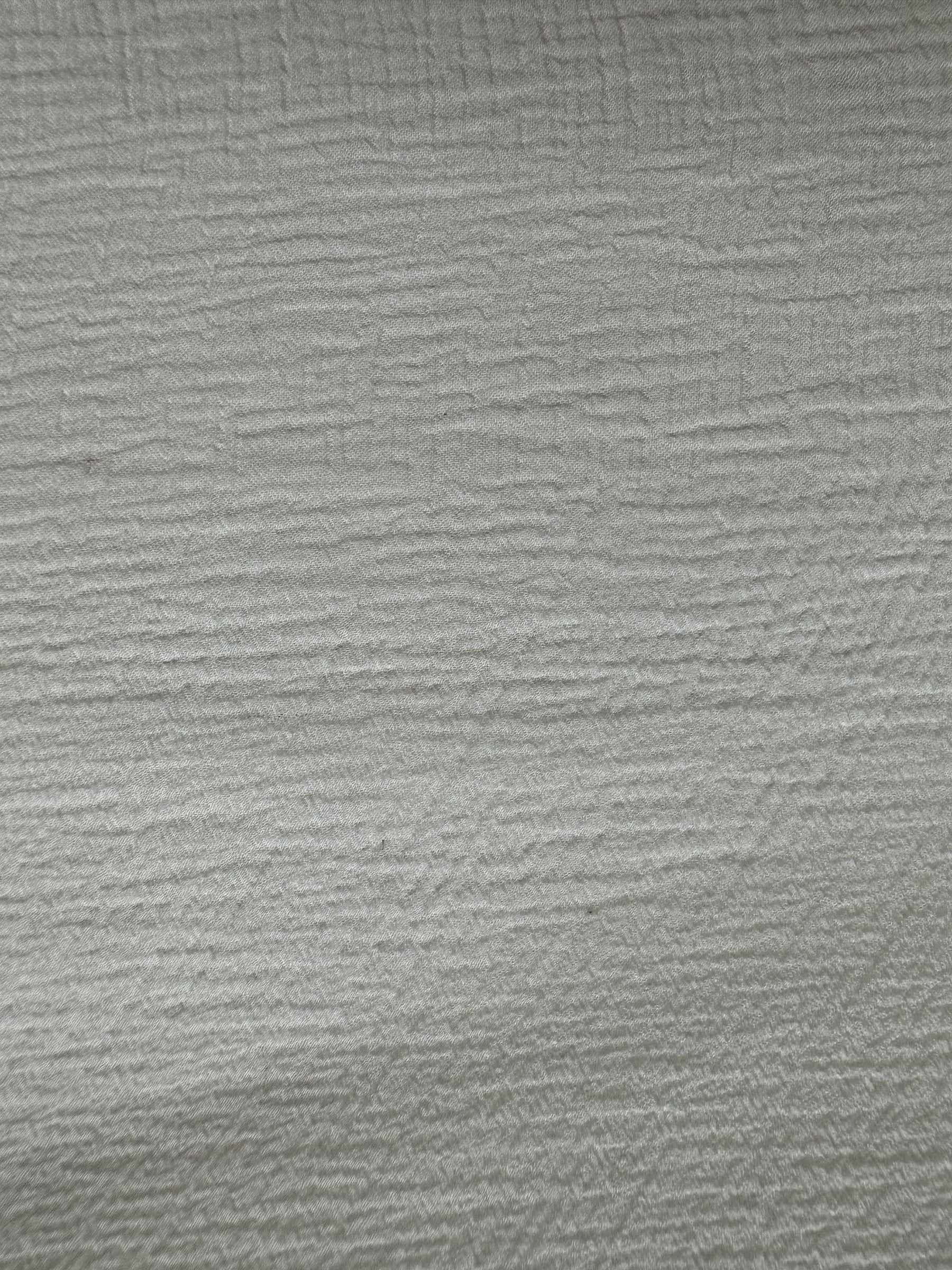 Elfenbeinfarbener Crinkled-Chiffon aus Seide (130 cm/51 Zoll) – Gratification