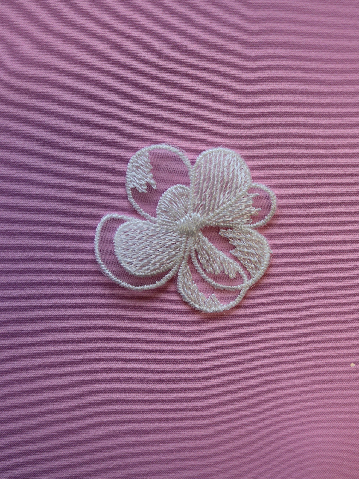 Elfenbein bestickte Blume – Astilbe (Beutel mit 10 Stück)