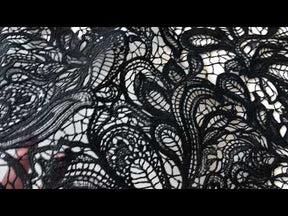 Schwarze schnurgebundene und paillettenbesetzte Spitze – Monet