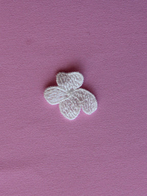 Elfenbein bestickte Blume – Campanula (Beutel mit 10 Stück)