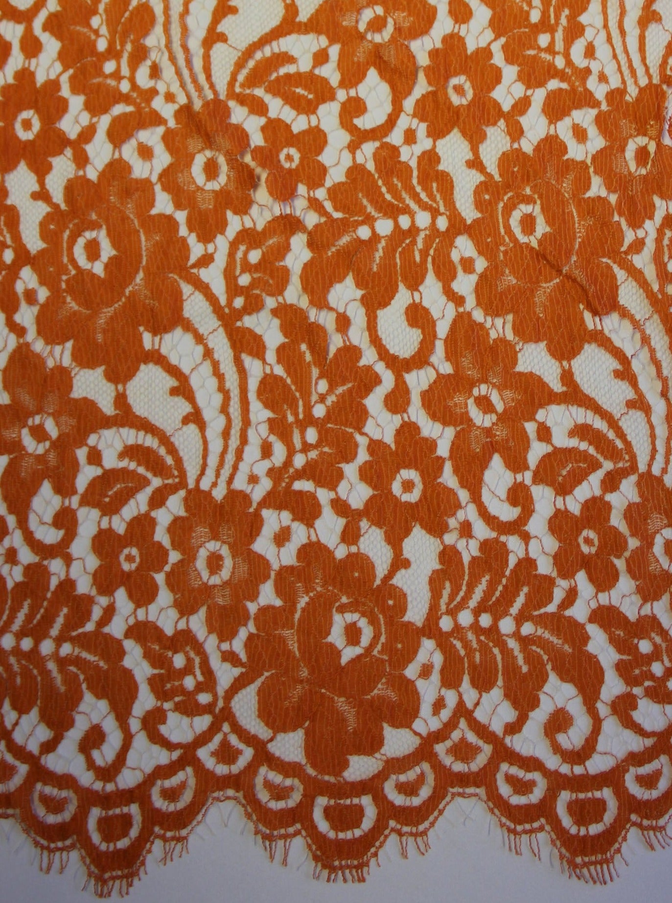 Frische orangefarbene Spitze – Jemima